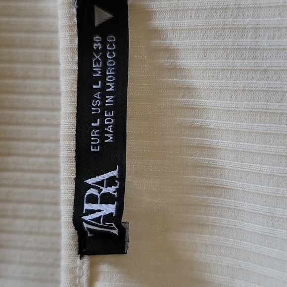 ZARA Puff Sleeves Rib  Top with Plunge Neckline. SZ L - Picture 2 of 9